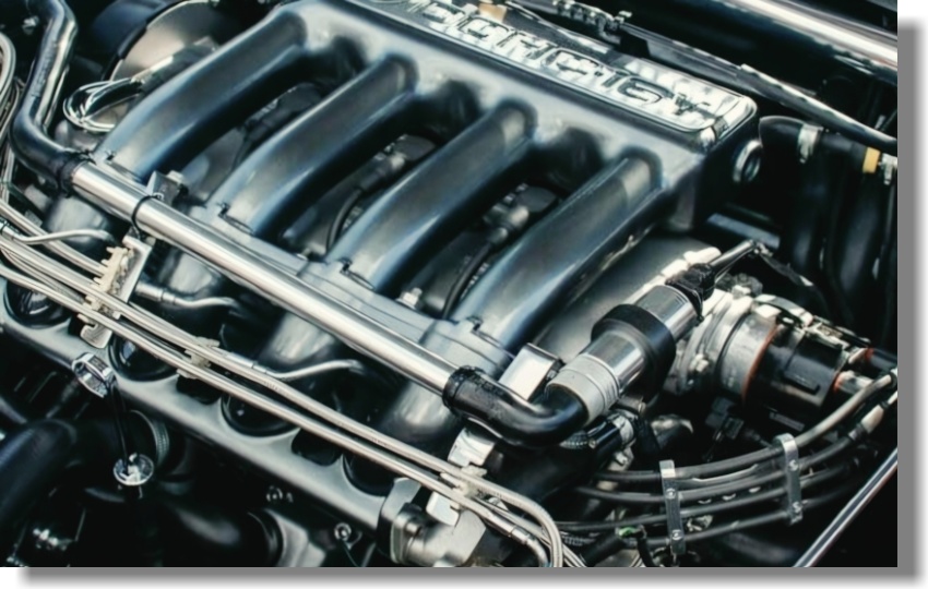 Benzínový motor